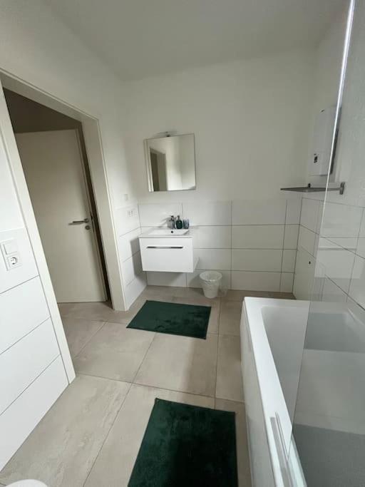3 Zw 95 M2 Neubau Kostenlos Parkplatz Im Hof Кітцінґен Екстер'єр фото