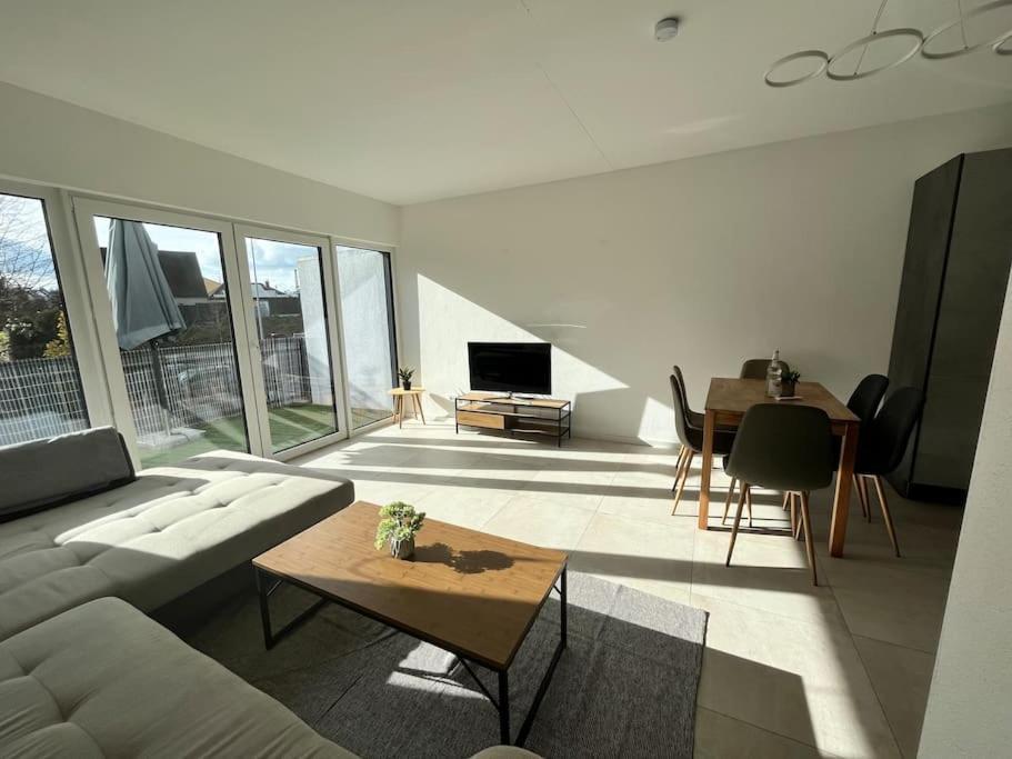 3 Zw 95 M2 Neubau Kostenlos Parkplatz Im Hof Кітцінґен Екстер'єр фото